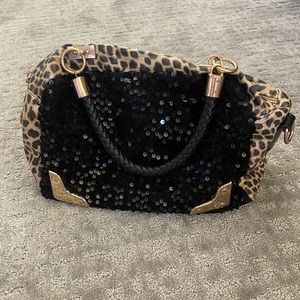 Leopard black sequin purse with handles.